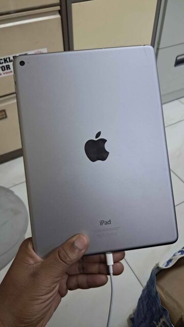 3 Apple Ipads For Sale - 25k Each Free Charger